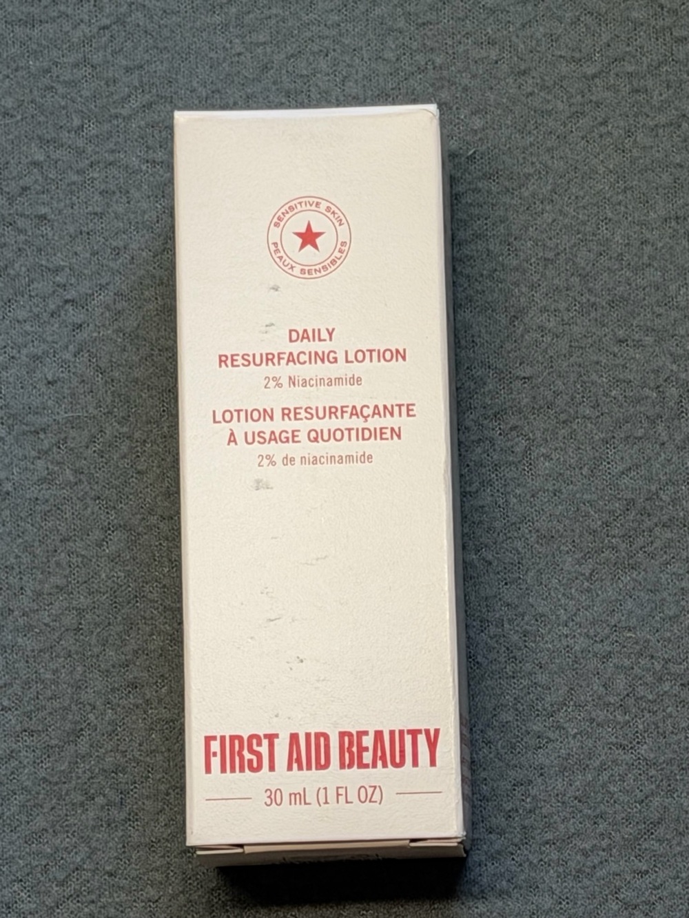 First Aid Beauty Daily Resurfacing Lotion 2% Niacinamide in White & Pink